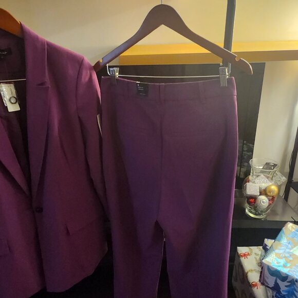 Business suit - Picture 9 of 16